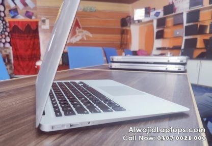 Apple MacBook Air 13.3インチ 2015モデル 256GB Restored Apple MacBook Air 13-inch 2015 Laptop MJVE2LL/A, 1.6GHz